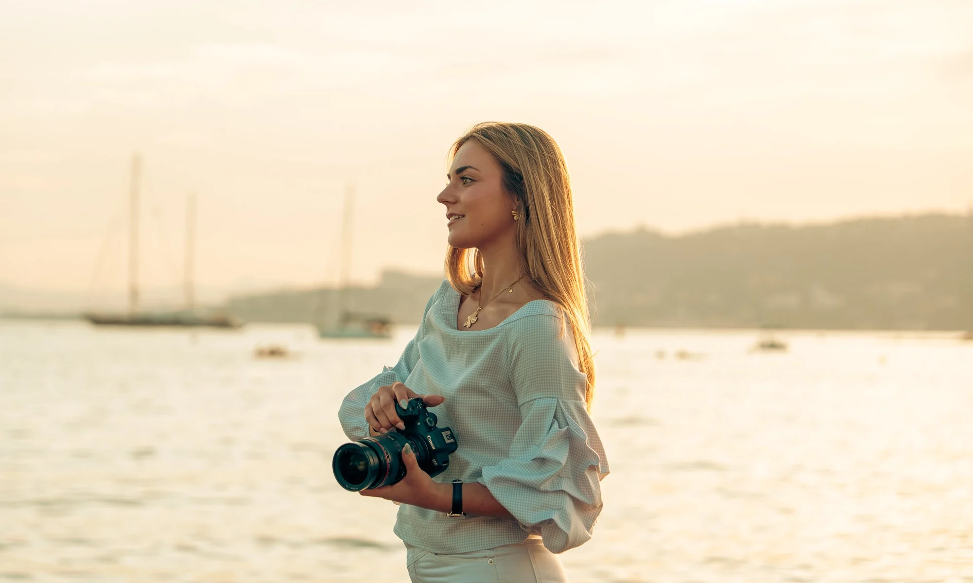 Léa Cuxac, photographe sportive, dans son studio à Madrid